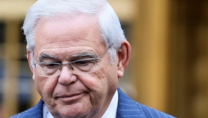 Menendez'e "rüşvet almaktan" 11 yıl hapis cezası