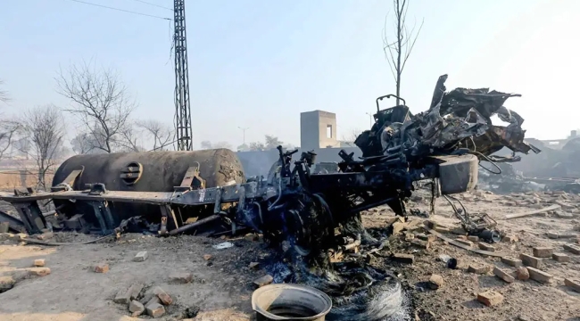 Pakistan'da LPG tankeri patladı: 6 ölü, 30 yaralı