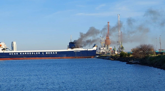 Samsun Limanı'nda gemi yangını