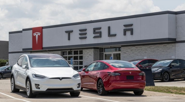 Tesla, ABD'de yaklaşık 240 bin aracı geri çağırdı