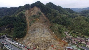Çin'de heyelan: En az 30 kişi toprak altında kaldı