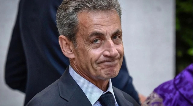 Nicolas Sarkozy'ye elektronik kelepçe takıldı