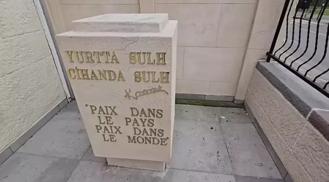 Fransa'daki ilk ve tek Atatürk büstü çalındı