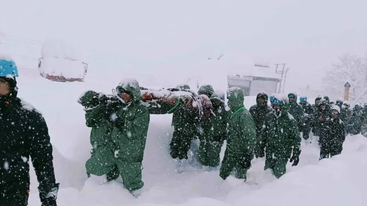 Hindistan'da çığ: 41 kişi kar altında kaldı