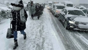 İstanbul'da kar nedeniyle yarın okullar tatil edildi