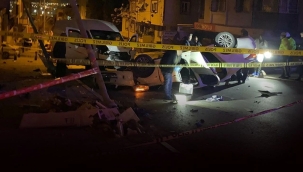 İzmir'de minibüsle otomobil çarpıştı: 2 ölü, 2 yaralı