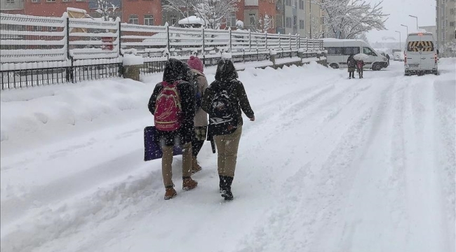 Kar yağışı nedeniyle 8 ilde eğitime ara verildi
