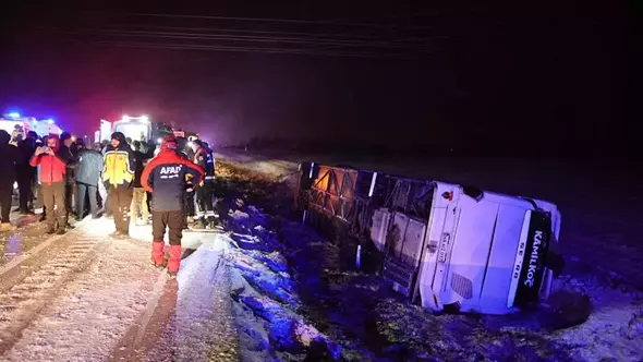Aksaray'da yolcu otobüsü devrildi: 20 yaralı