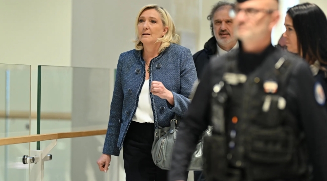 Le Pen, 5 yıl kamu görevi adaylığından men edildi