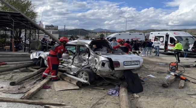 Muğla'da 2 otomobil çarpıştı: 4 can kaybı
