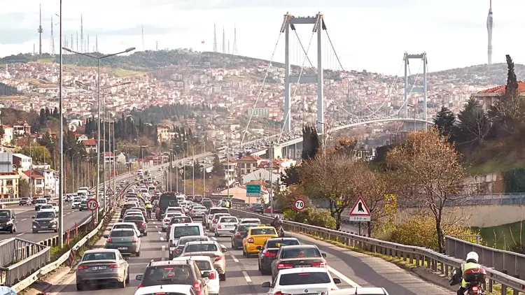 Otoyollardan 5 yılda 800 bin araç kaçak geçti