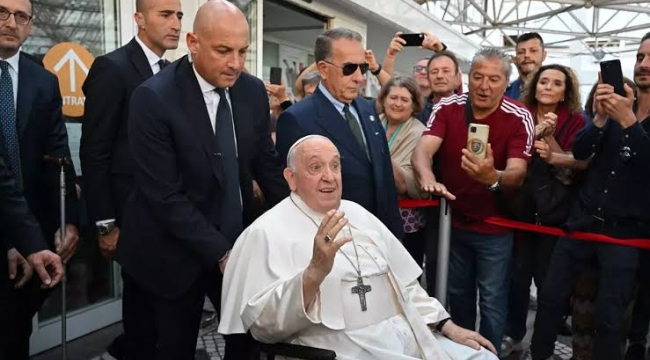 Papa Francis, 37 gün sonra taburcu edildi