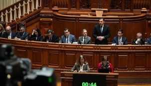 Portekiz'de güvenoyu alamayan hükümet düştü