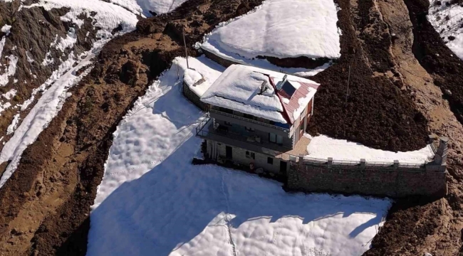 Rize'de heyelan: 16 ev tahliye edildi