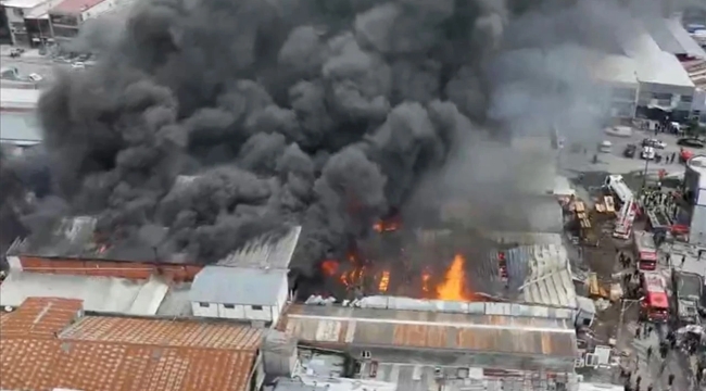 Sakarya'da Mobilyacılar Çarşısı'nda yangın