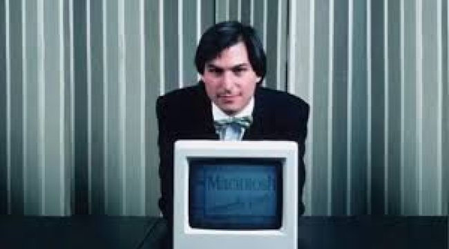 Steve Jobs'ın papyonu 35 bin 750 $'a satıldı