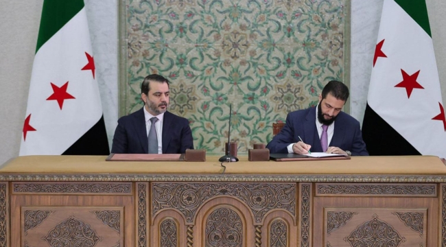 Suriye'nin geçici anayasası imzalandı