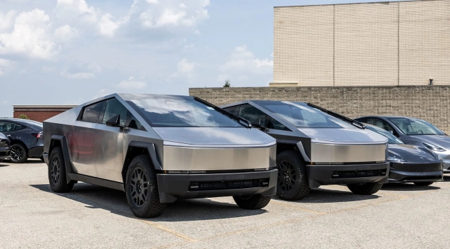 Tesla, 46 bin 96 Cybertruck aracını geri çağırdı