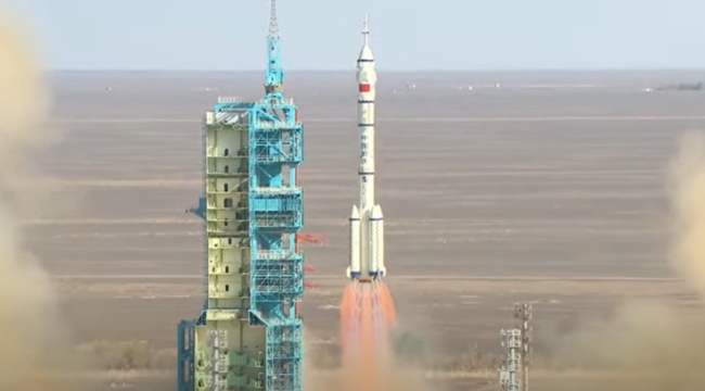 3 Çinli astronot taşıyan Shenzhou-20 havalandı