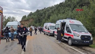 Adana'da otomobil ile minibüs çarpıştı: 5 can kaybı