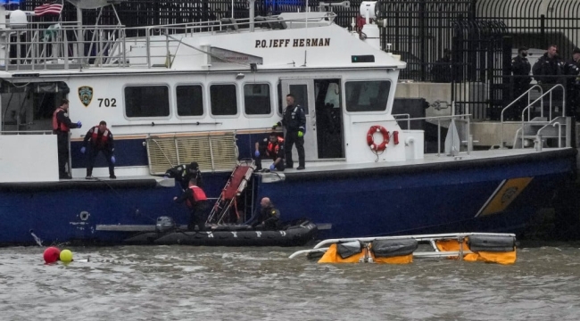 New York'ta turistik helikopter nehre çakıldı: 6 ölü