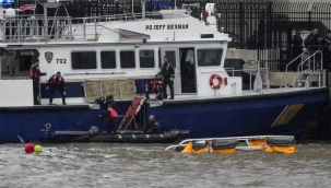 New York'ta turistik helikopter nehre çakıldı: 6 ölü