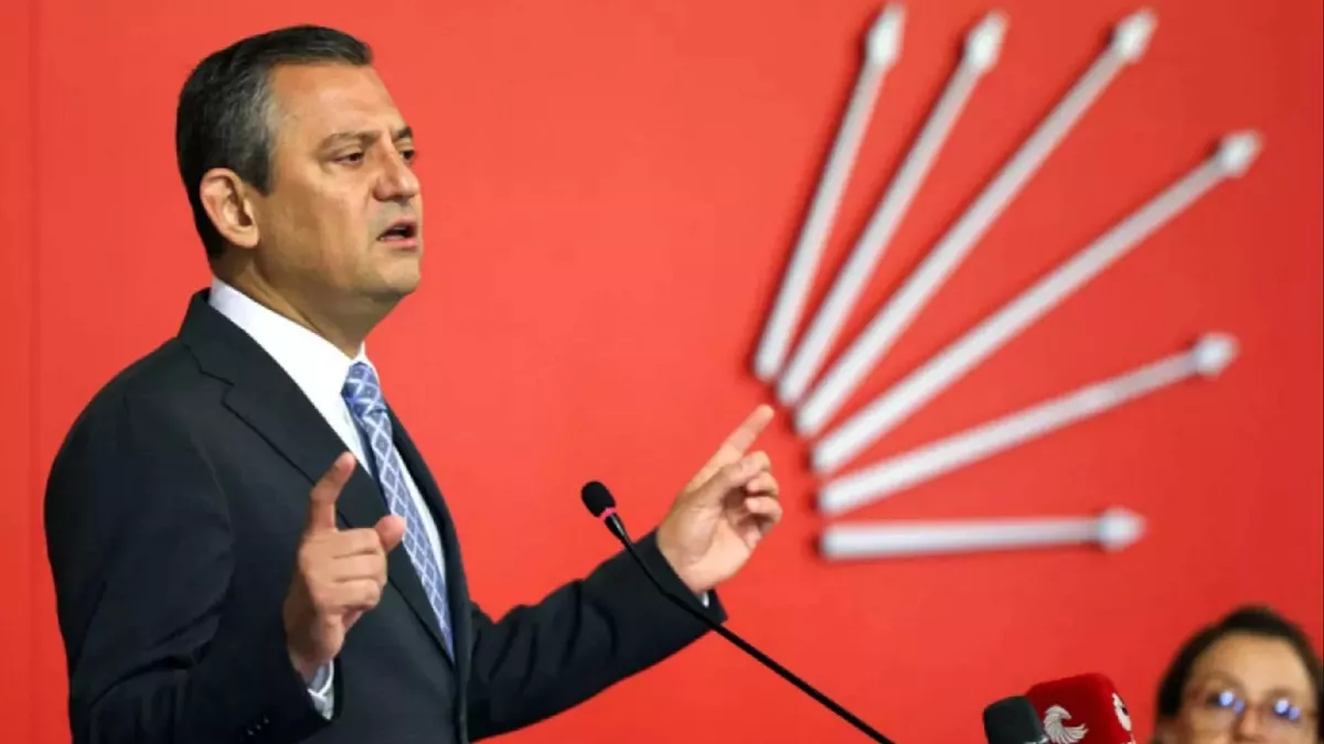 Özgür Özel yeniden CHP Genel Başkanı seçildi