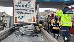 Pendik'te otomobil TIR'ın altına girdi: 4 ölü