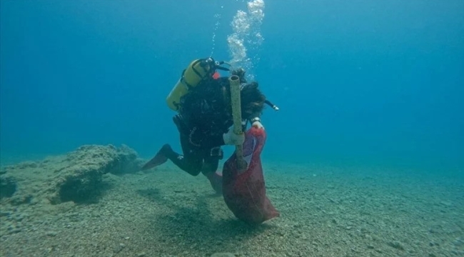 Antalya'da deniz dibi temizliği: 1 ton atık çıktı