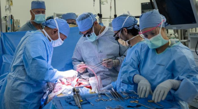 ABD'de dünyanın ilk mesane nakli yapıldı