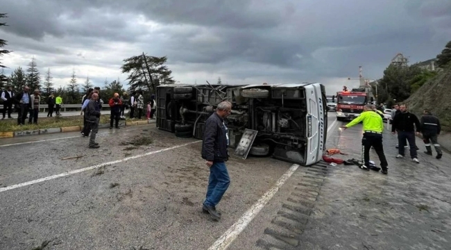 Isparta'da yolcu otobüsü devrildi: 15 yaralı