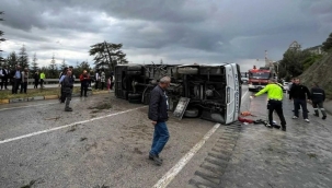 Isparta'da yolcu otobüsü devrildi: 15 yaralı