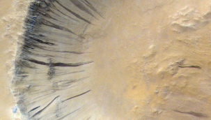 Mars'taki şeritlerin kaynağı toz hareketi olabilir