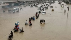 Pakistan'da fırtına: 10 can kaybı, 45 yaralı