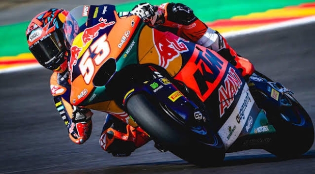 Moto2'de zafer kazanan ilk Türk sürücü: Deniz Öncü