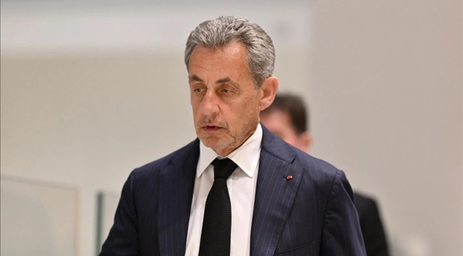 Sarkozy'nin Liyakat Nişanı geri alındı