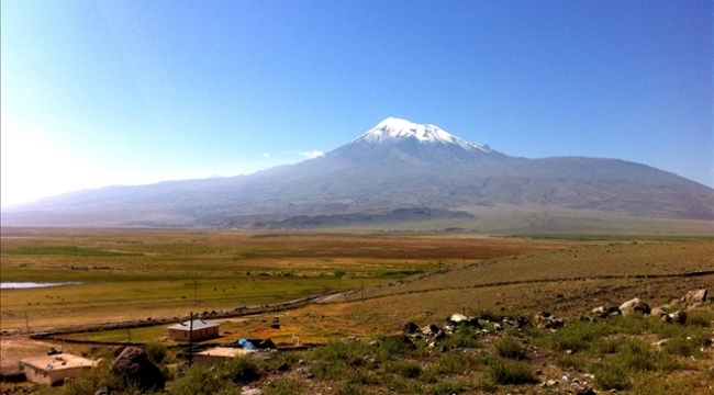 Ağrı Dağı'ndaki takke buzulu küçülüyor