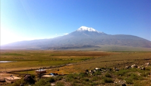 Ağrı Dağı'ndaki takke buzulu küçülüyor