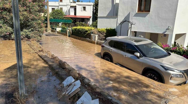 Bodrum'da ana su isale hattı patladı