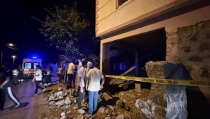 Diyarbakır'da 2 katlı evin balkonu çöktü