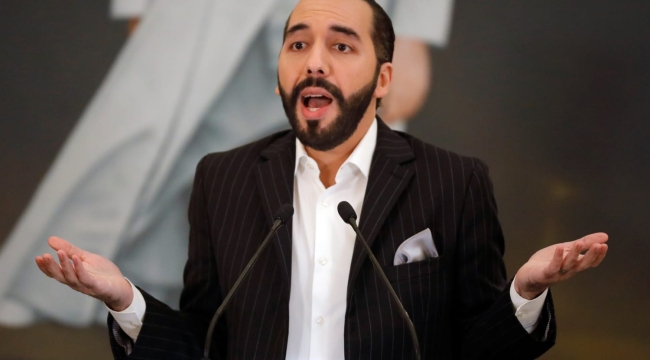 El Salvador'da anayasa 3 saatte değişti