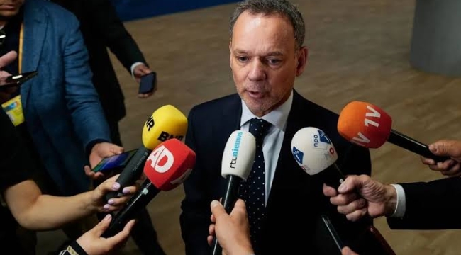 Hollanda'da siyasi kriz: 9 bakan istifa etti