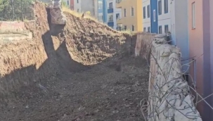 İspir'de heyelan: 70 ev tahliye edildi