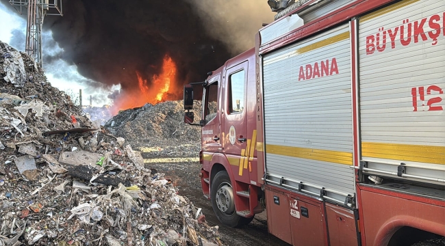 Adana'da geri dönüşüm fabrikasında yangın
