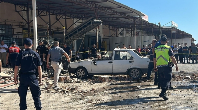 Antalya'da toptancı halinde patlama: 1 ölü, 3 yaralı