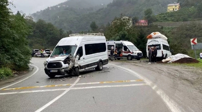 Giresun'da köy yolunda minibüs kazası: 10 yaralı