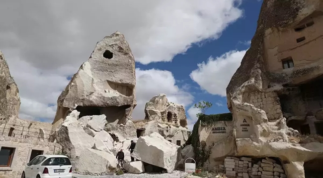 Nevşehir'de peribacasının bir bölümü çöktü