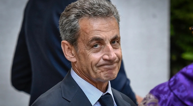 Nicolas Sarkozy 5 yıl hapis cezası aldı
