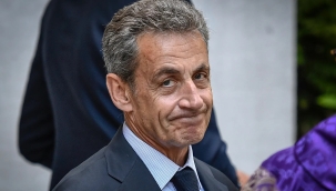 Nicolas Sarkozy 5 yıl hapis cezası aldı