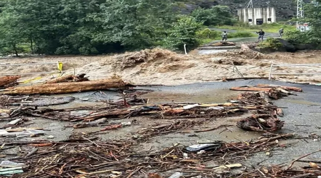 Rize'de sel ve heyelan: Evler sular altında kaldı